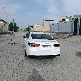 Toyota Camry 2021