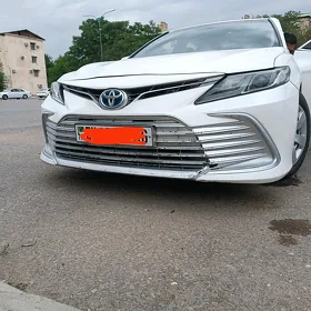 Toyota Camry Hybrid 2021