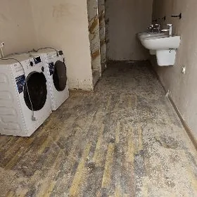 konteyner duş işgärler üçin