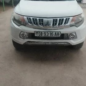 Mitsubishi L200 2015