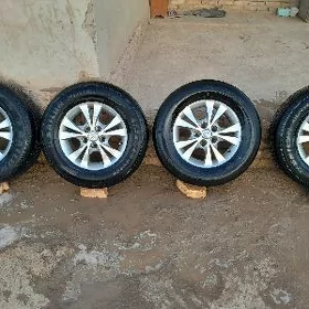 Toyota Diska 215 70 15