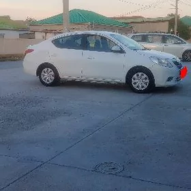 Nissan Versa 2011