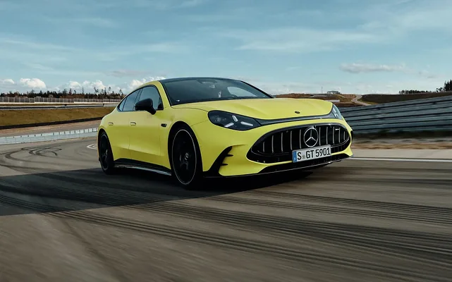 Täze Mercedes-AMG GT reňkini üýtgedýän üçege we 1169 at güýjüne eýe boldy