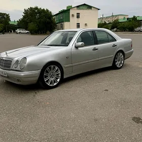 Mercedes-Benz E320 1998