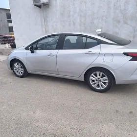 Nissan Versa 2021