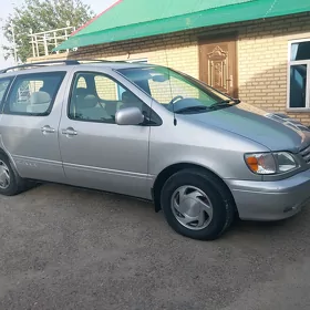 Toyota Sienna 2003
