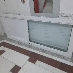 алюминиевая дверь
