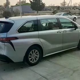 Toyota Sienna 2022