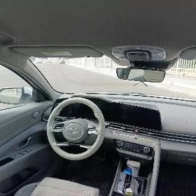 Hyundai Elantra 2023