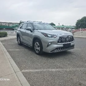 Toyota Highlander 2021