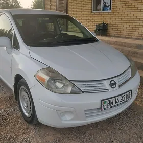 Nissan Versa 2012