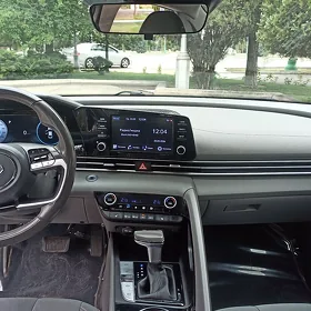 Hyundai Elantra 2022