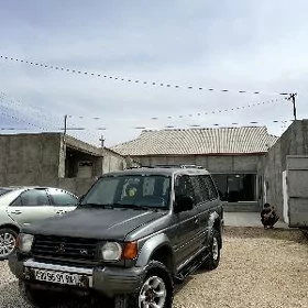 Mitsubishi Montero 1996