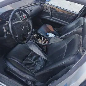 Mercedes-Benz E320 1999
