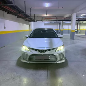 Toyota Camry 2021