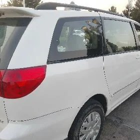 Toyota Sienna 2004
