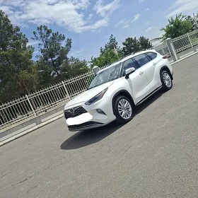 Toyota Highlander 2021