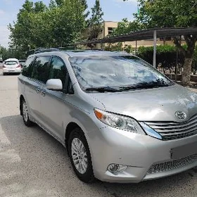 Toyota Sienna 2010