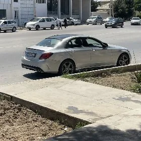Mercedes-Benz C300 2015