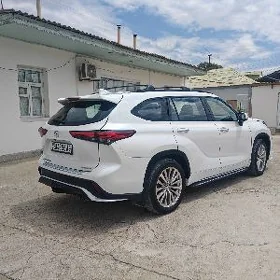 Toyota Highlander 2021
