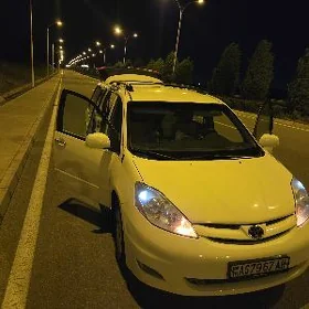 Toyota Sienna 2008