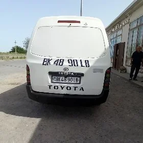 Toyota Hiace 2010