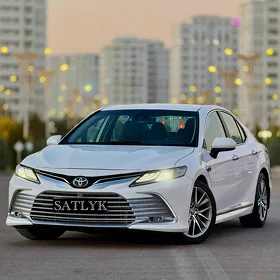 Toyota Camry 2021