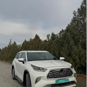 Toyota Highlander 2021