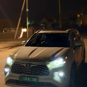 Toyota Highlander 2021