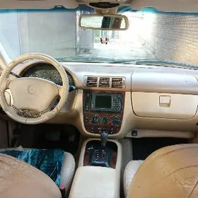 Mercedes-Benz 230E 2000
