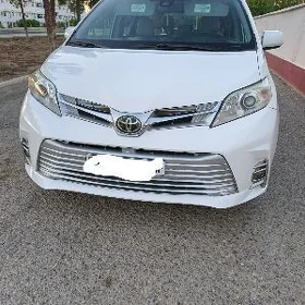 Toyota Sienna 2018
