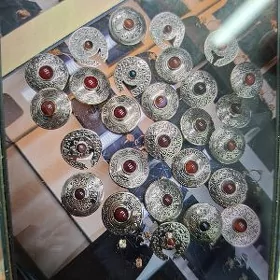 nal broşks