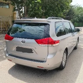 Toyota Sienna 2010