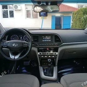 Hyundai Elantra 2020