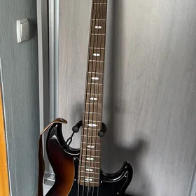 Бас гитара YAMAHA