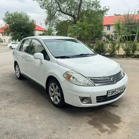 Nissan Versa 2012