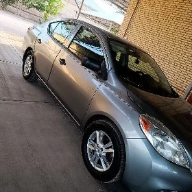 Nissan Versa 2012