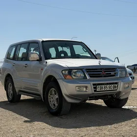 Mitsubishi Pajero 2001