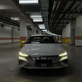 Hyundai Elantra 2025