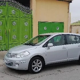 Nissan Tiida 2010