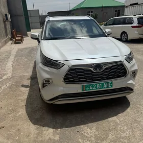 Toyota Highlander 2022