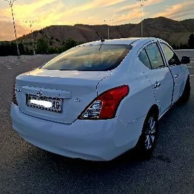 Nissan Versa 2012