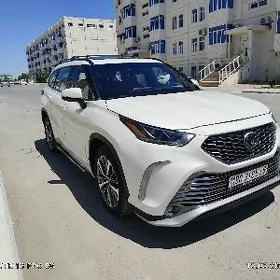 Toyota Highlander 2021