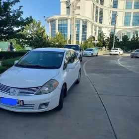 Nissan Versa 2012