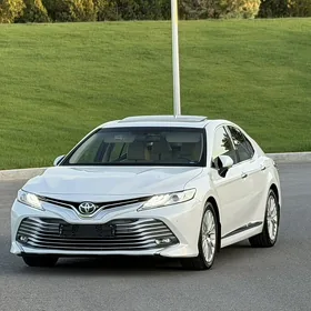 Toyota Camry 2021
