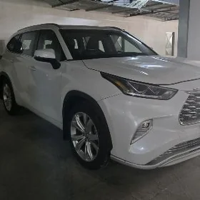 Toyota Highlander 2021