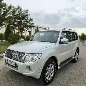 Mitsubishi Pajero 2012