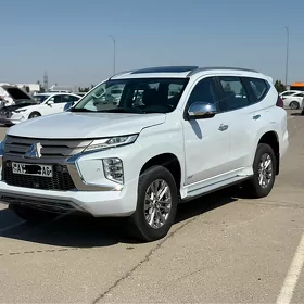 Mitsubishi Pajero 2020