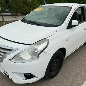 Nissan Sunny 2022