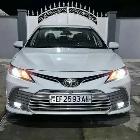 Toyota Camry 2021